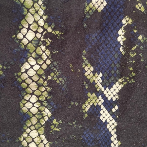 Lularoe snakeskin pattern leggings TC2 - Picture 2 of 2